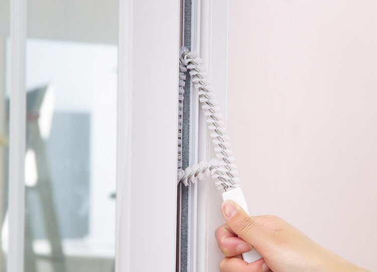 Multi-Purpose Cleaning Brush in White