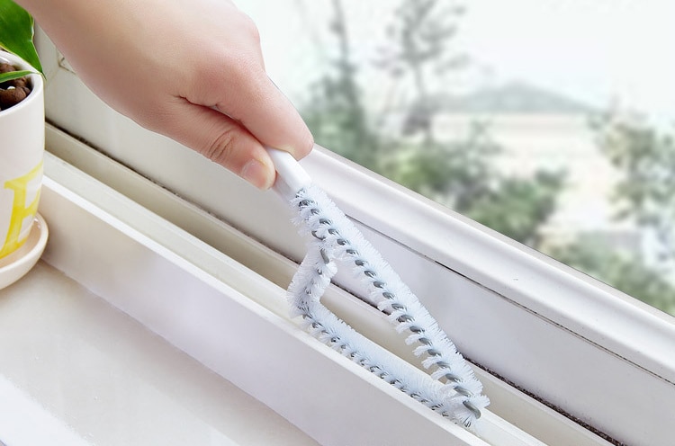 Multi-Purpose Cleaning Brush in White