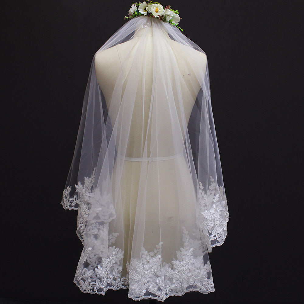 Lace Edge Short Veils With Combs